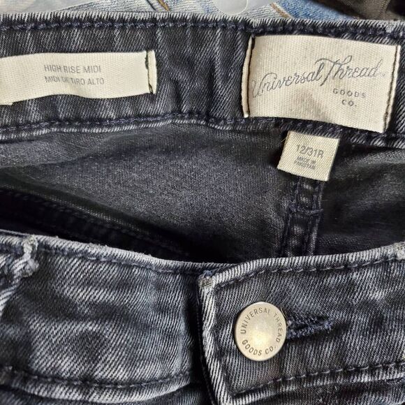 Universal Thread High Rise Midi Jean Shorts Women’s Size 12/31R Black Cutoff Raw - Picture 4 of 6